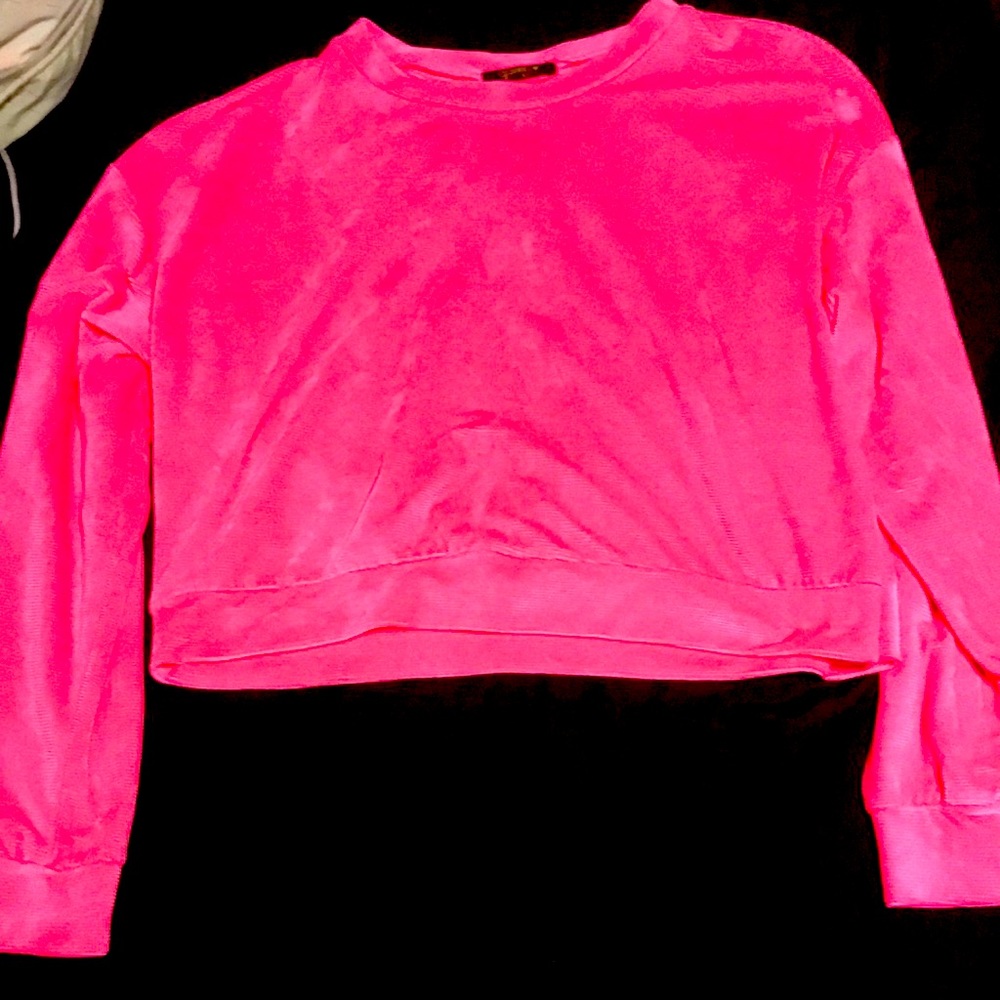 It’s a very comfy crop shirt goes great with some cute sweats